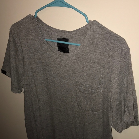 Gray produkt stylish T-Shirt with front pocket - Picture 3 of 7